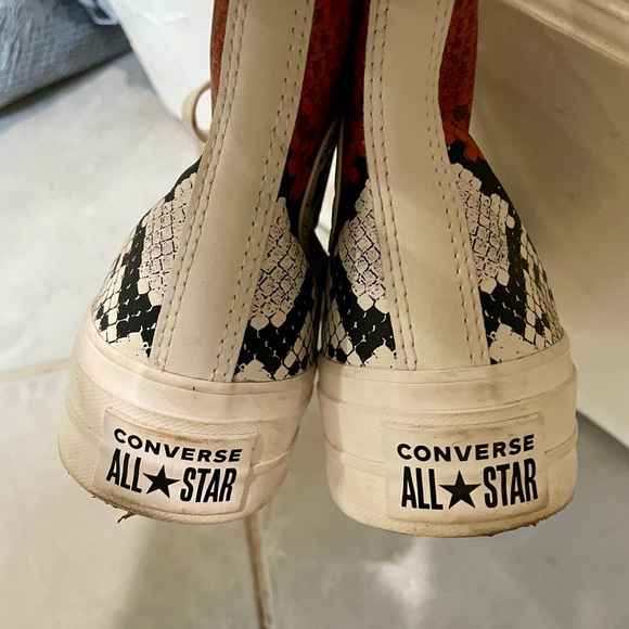 Converse Sneakers, size 7.5, excellent condition - Picture 3 of 3